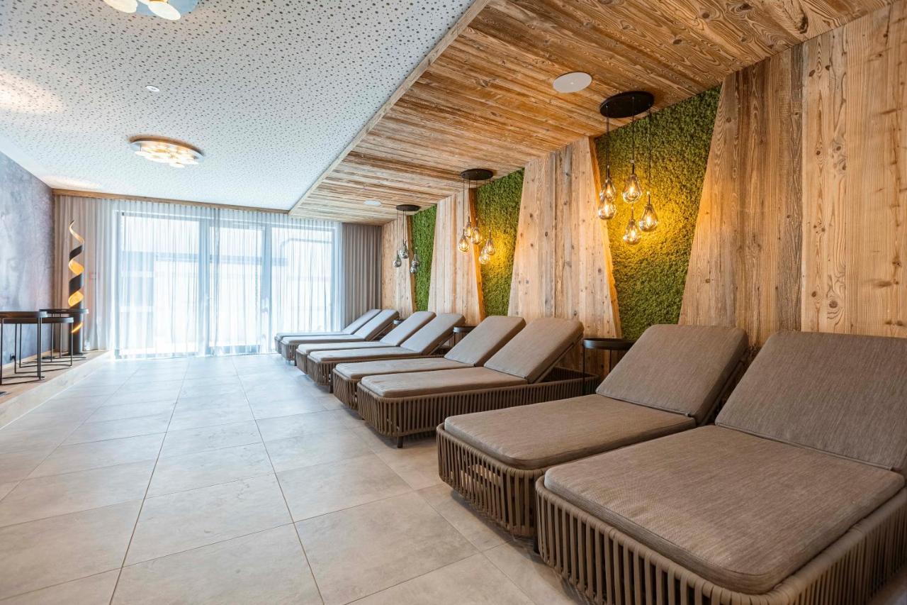 Zillertal Suites Fuegen By Alps Resorts Exterior photo