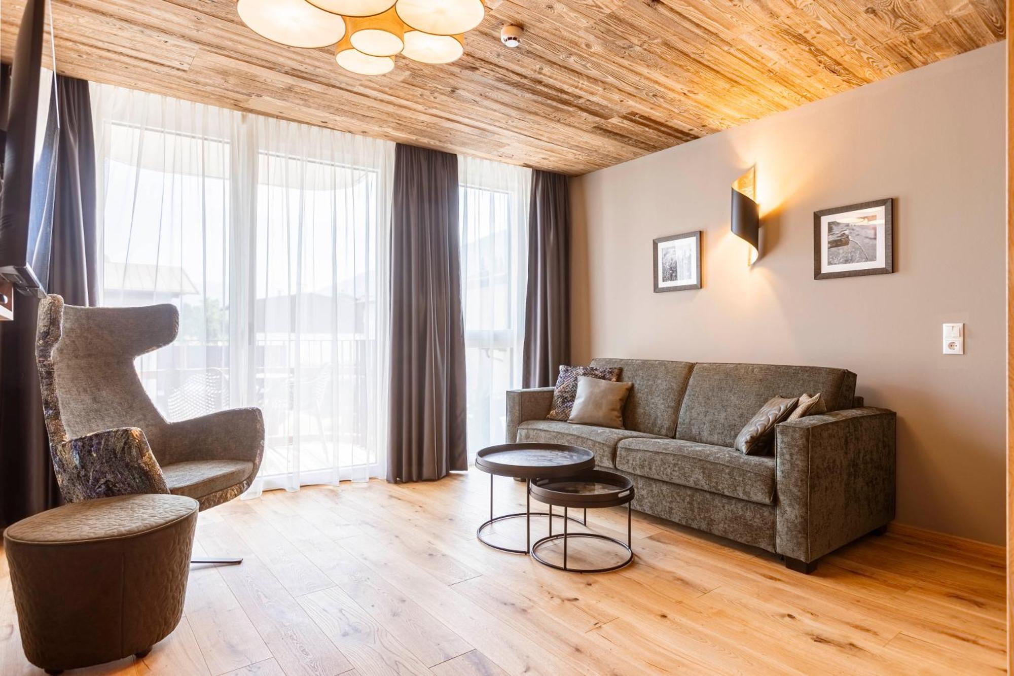 Zillertal Suites Fuegen By Alps Resorts Exterior photo